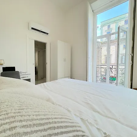 Unihome Apartman *