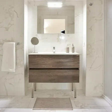 Unihome Apartman *