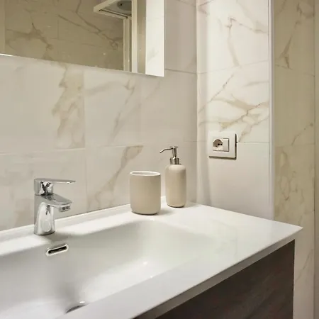 Unihome Apartment *